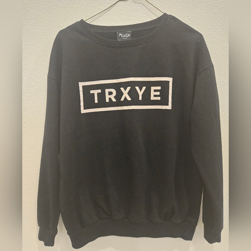 Minga Black Sweater‎